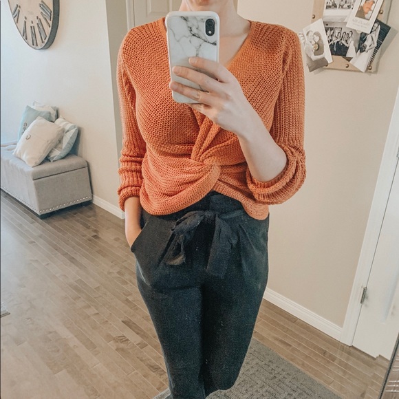 BNWT Front Knot Sweater (worn both ways) - Picture 2 of 3